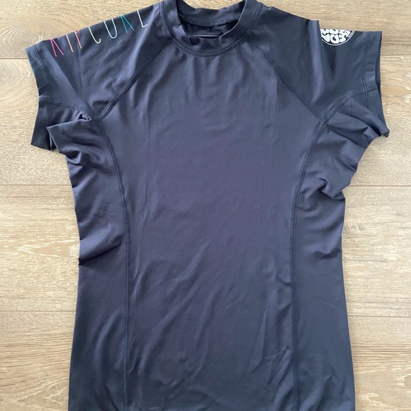 Rip Curl Rashguard (kids XL, women’s small) - Picture 5 of 6